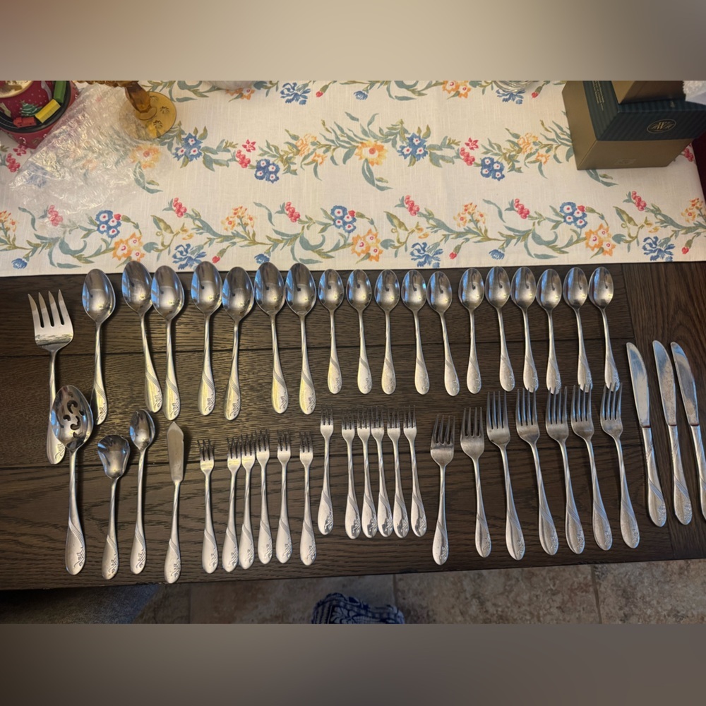 Stainless Steel Korea 45pc Flatware Set -Swirl on Handle w/ Leaf Design